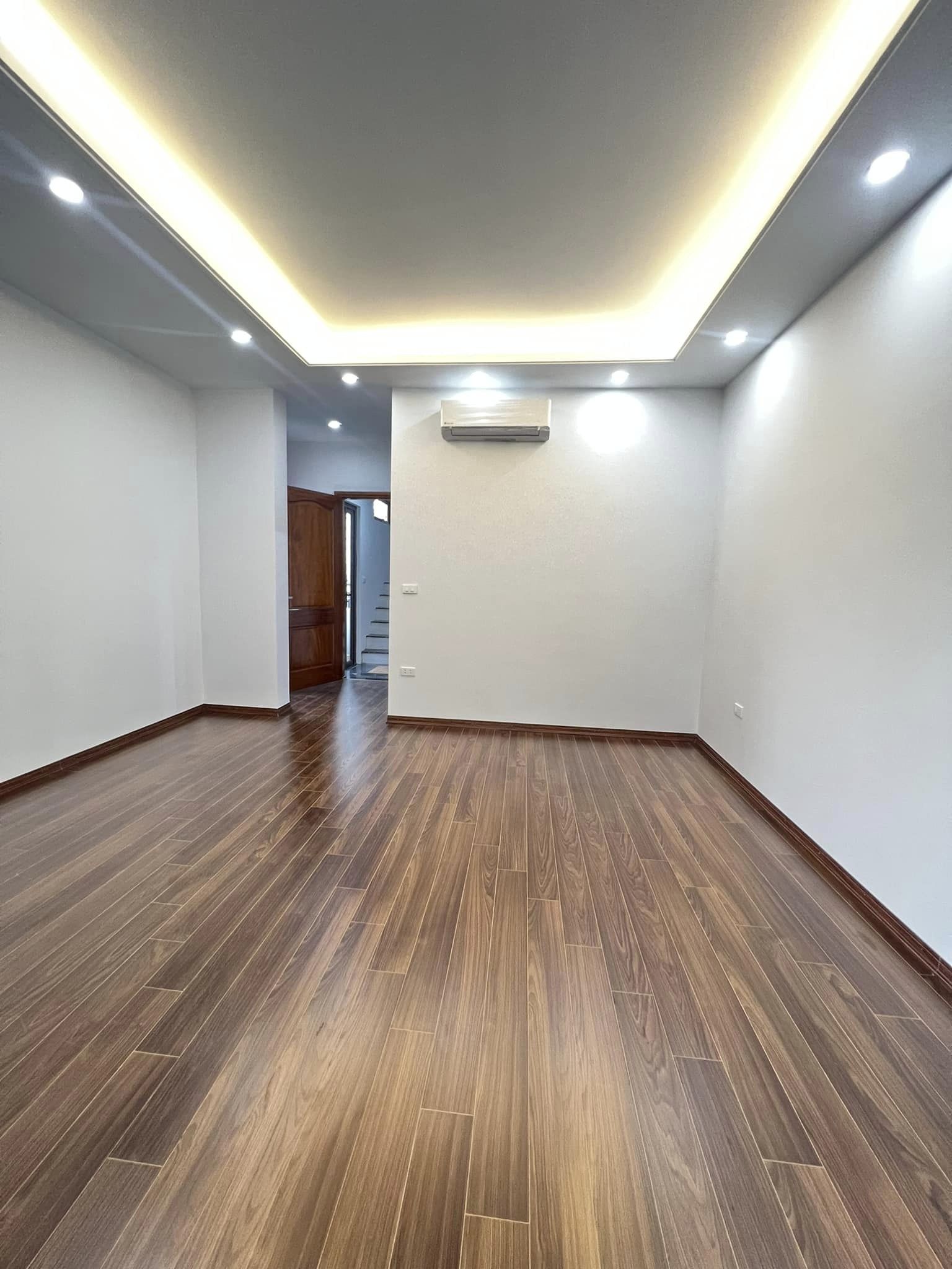 Trọng Tấn 45m x 8 tầng, mt: 3.9m gara ô tô, kinh doanh, thang máy 4