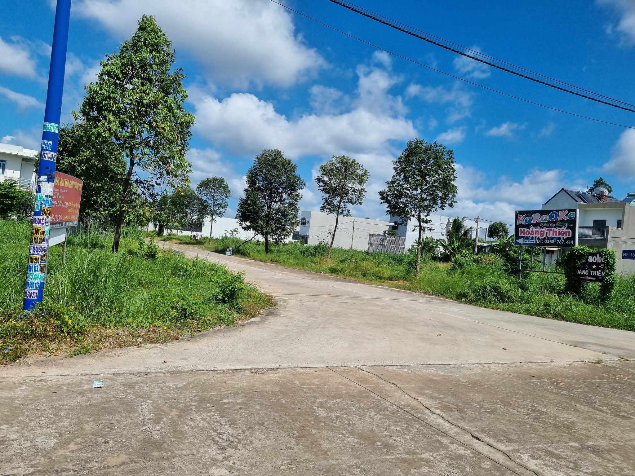 Tôi bán Lô đất mặt tiền đường ô tô –  300m2 – gần trường ĐH Việt Đức 3