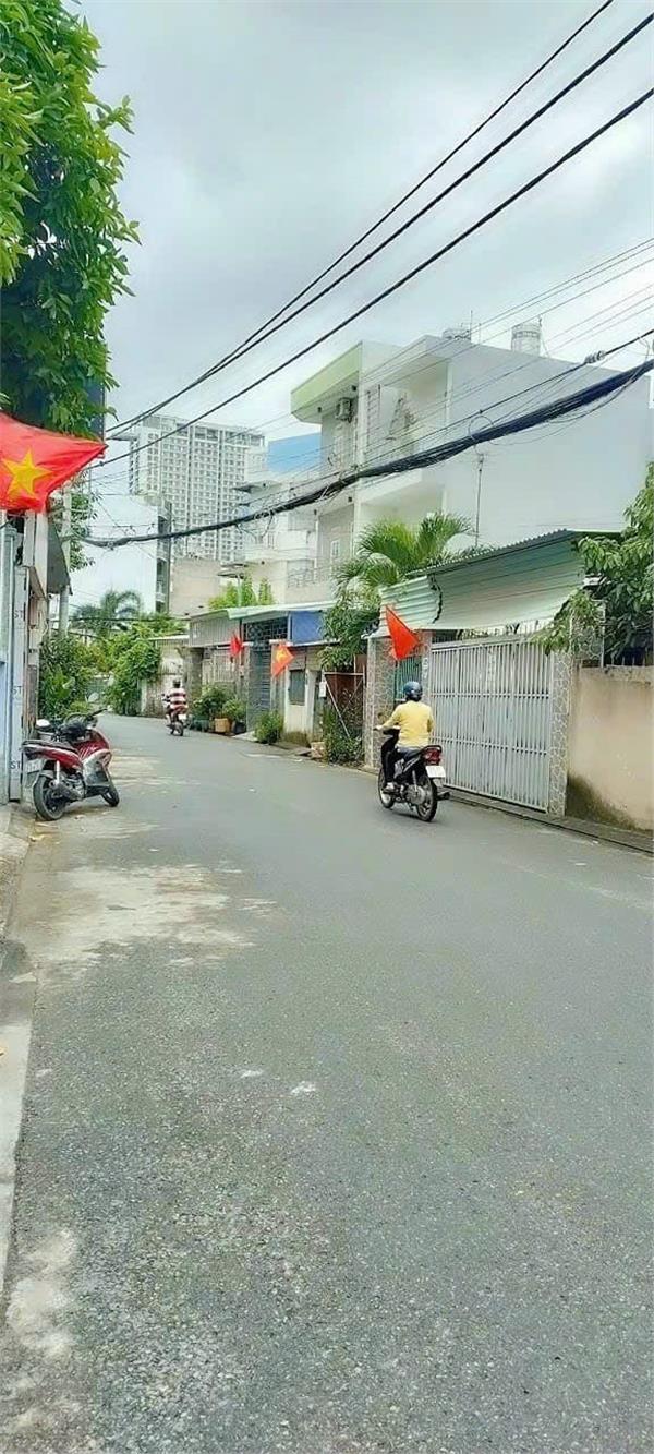 Quận 2 còn đúng 1 lô giá tốt, sổ riêng. 2