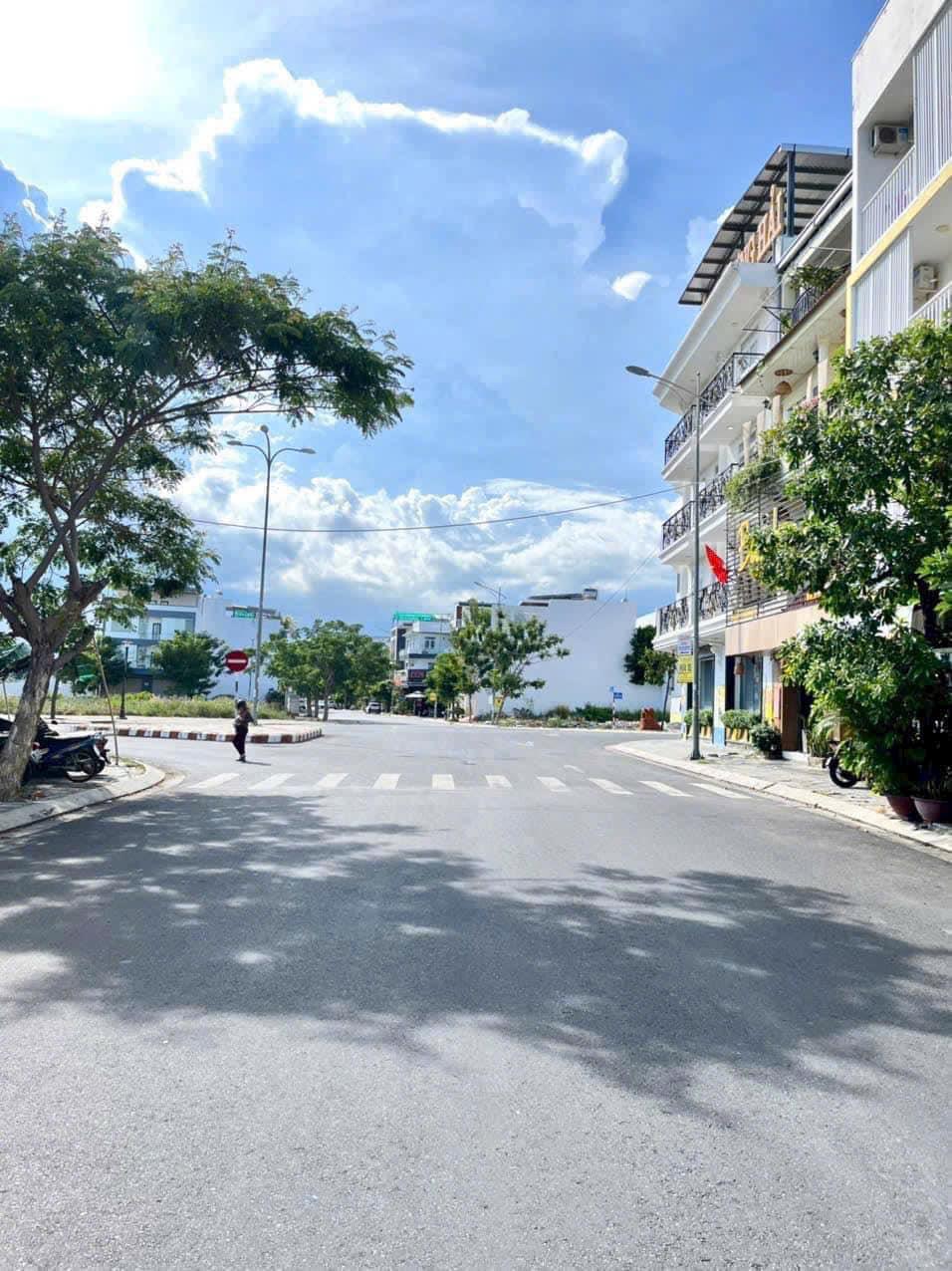 Bán nhanh lô góc đường số 13 khu đô thị Hà Quang 2, Nha trang, đối diện trung tâm thương mạigiá 4