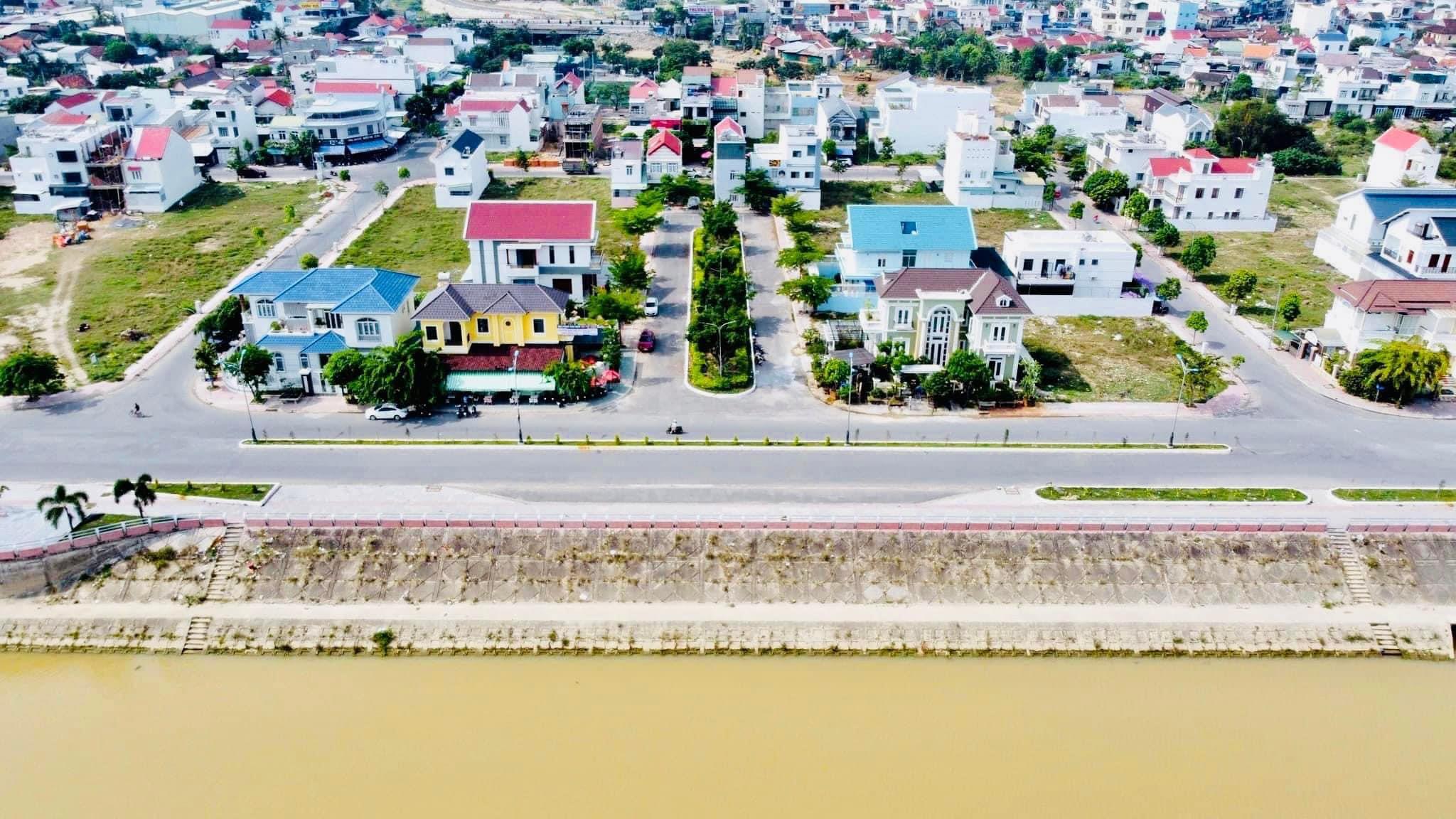 Bán đất KĐT Nam Sông Cái, Diên Khánh, lô góc siêu đẹp, 2 mặt tiền đường 13mgiá rẻ chỉ 15,5 tr/m2 2
