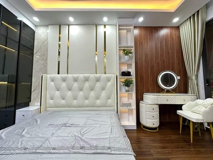 TÀI CHÍNH CHƯA TỚI 6 TỶ CÓ NHÀ 4 TẦNG NGÕ Ô TÔ DT:43M2 x 4 P NGỦ x PHỐ HOÀNG VĂN THÁI - KHU PHÂN 3