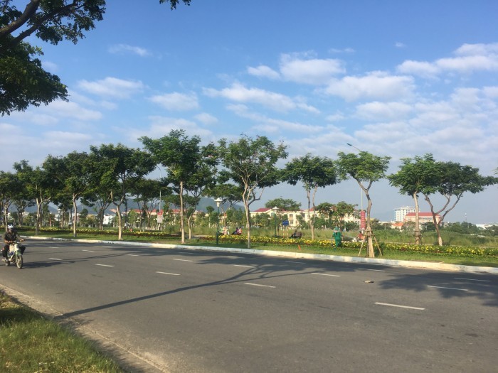 Bán gấp biêt thự Mặt tiền Thanh Tịnh, 240m2 (8x29m), gần bến xe, gần Hoàng Thị Loan, nhỉnh 8 tỷ 2