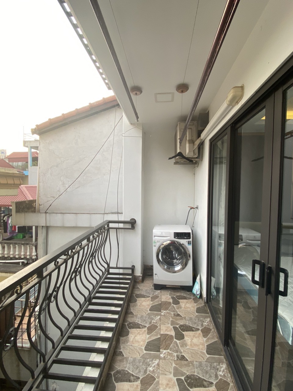 Cho thuê Apartment full đồ mới tại Phố Trích Sài, Tây Hồ. Ban công view hồ. Chỉ 7tr 6