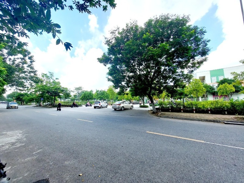 Bán GẤP! Đất mặt phố Phạm Khắc Quảng, view vườn hoa, kinh doanh, DT 61m2, MT 4m, giá 9.1 tỷ 2
