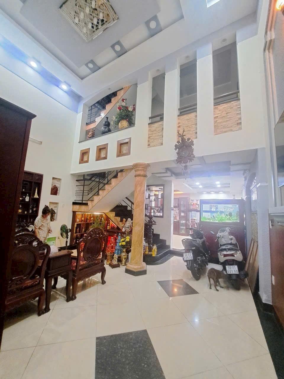 Bán nhà 3 tầng BTCT 62.3m2 TẶNG NỘI THẤT, đường Nguyễn Văn Quá, giá chỉ 4.550 tỷ 2