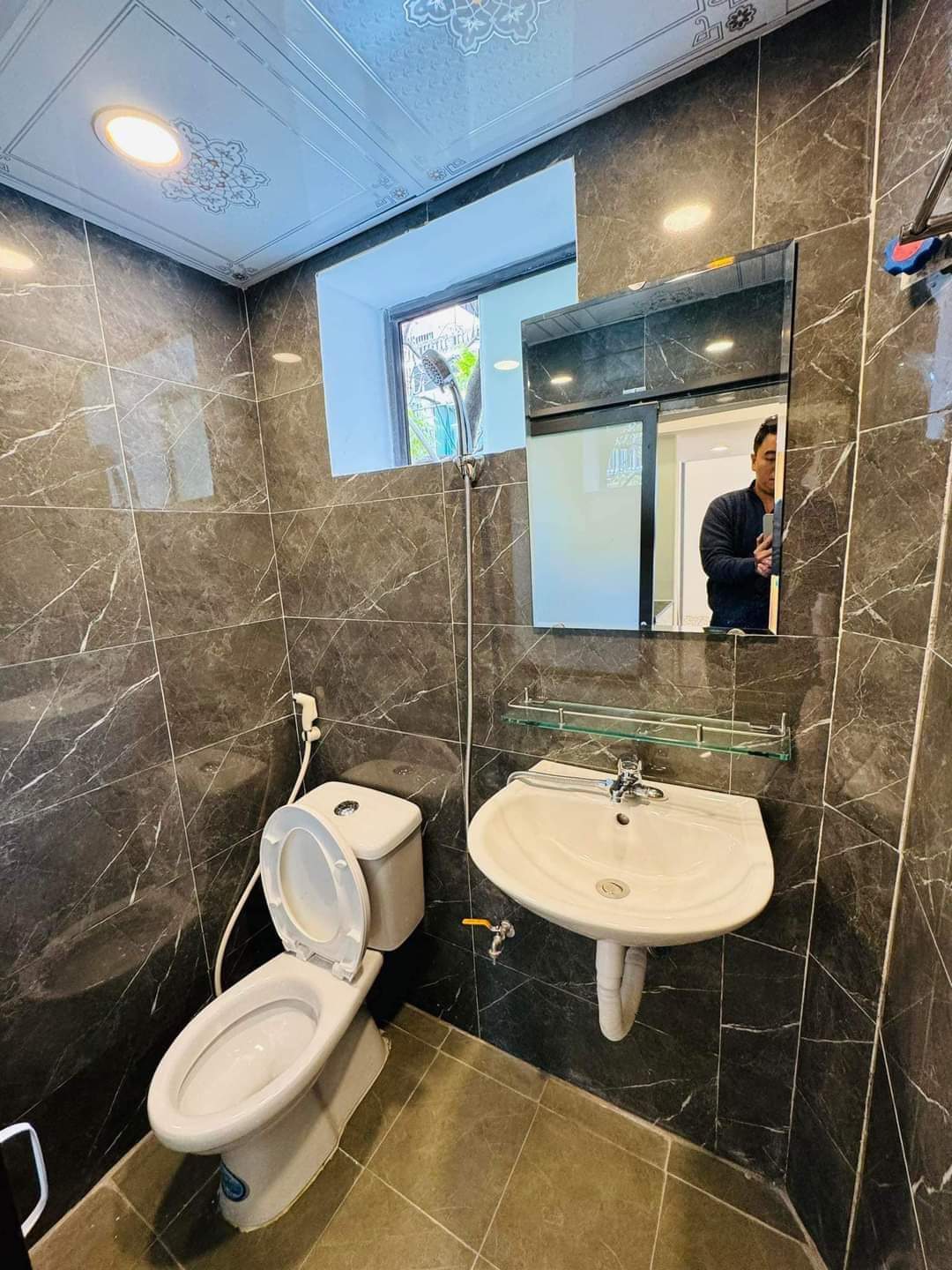 Chỉ hơn 1 tỷ sở hữu Tập thể Ngoại Thương, Chùa Láng 40m2, 2 ngủ, Cực đẹp, Ô tô 5