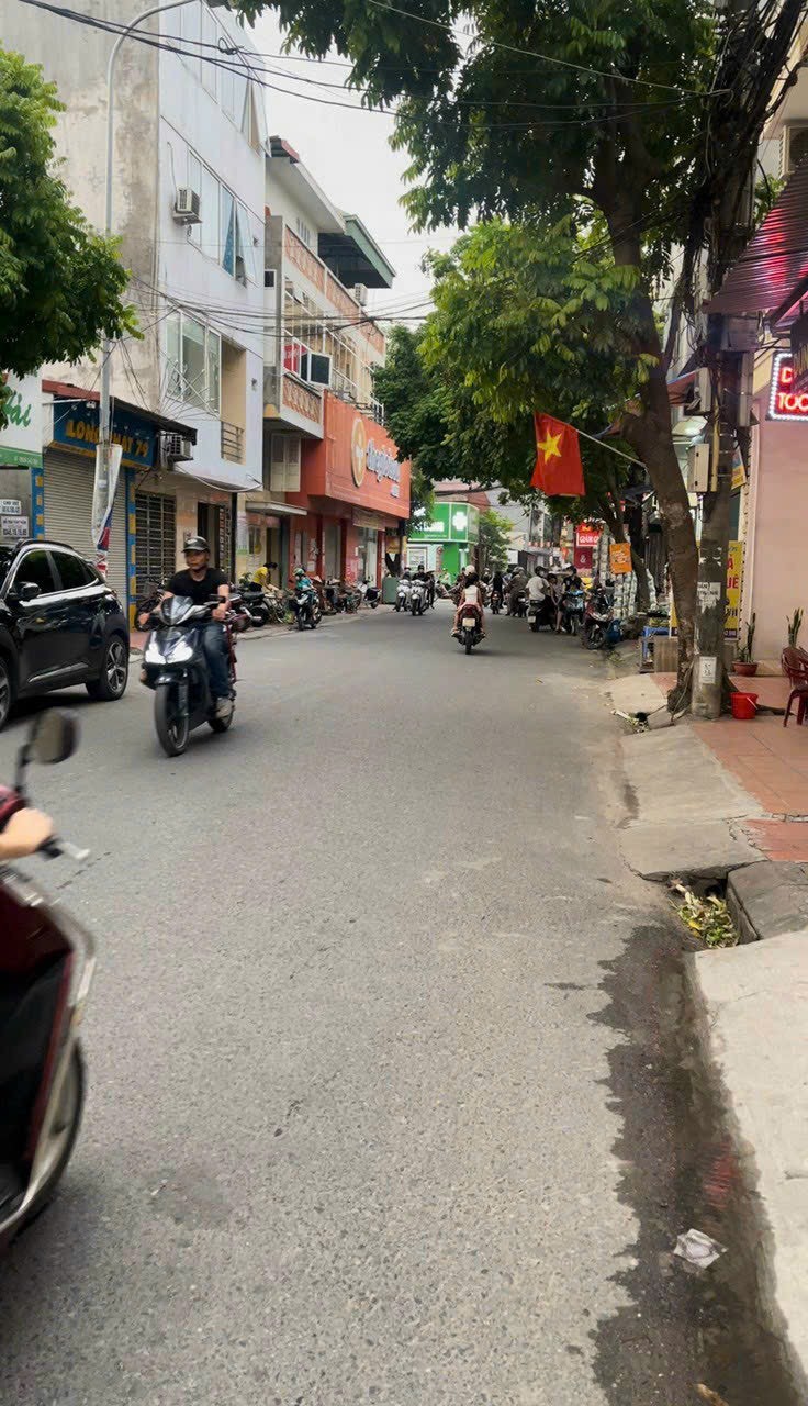 Bán nhanh căn nhà mặt đường Khúc Thừa Dụ 1 - Vĩnh Niệm kinh doanh tất cả các loại mặt hàng 1