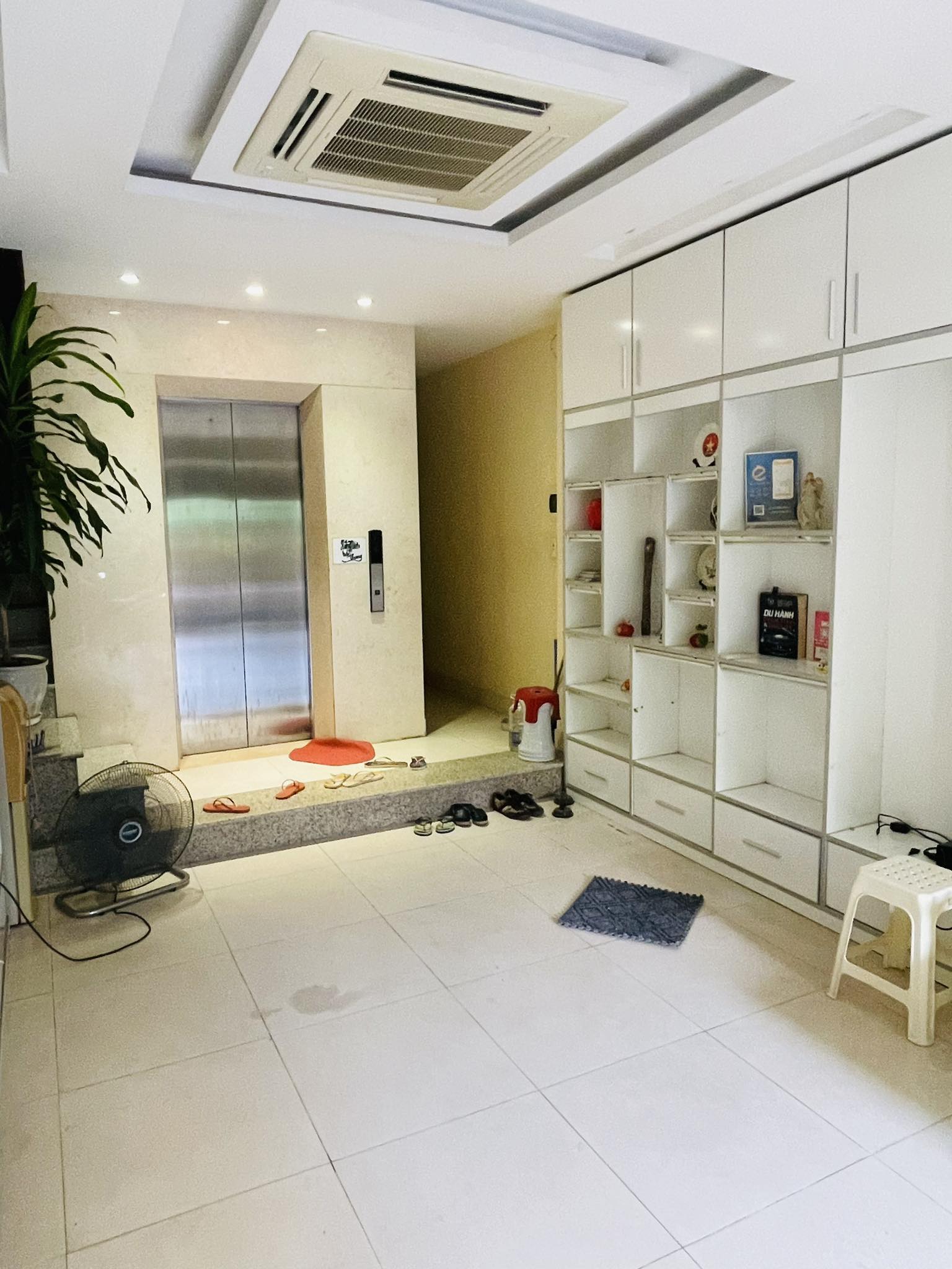 SIÊU RẺ! Phố vip Hoàng Văn Thái, phân lô Quân Đội, ô tô tránh, 65m*7T thang máy chỉ hơn 17 tỷ . 5