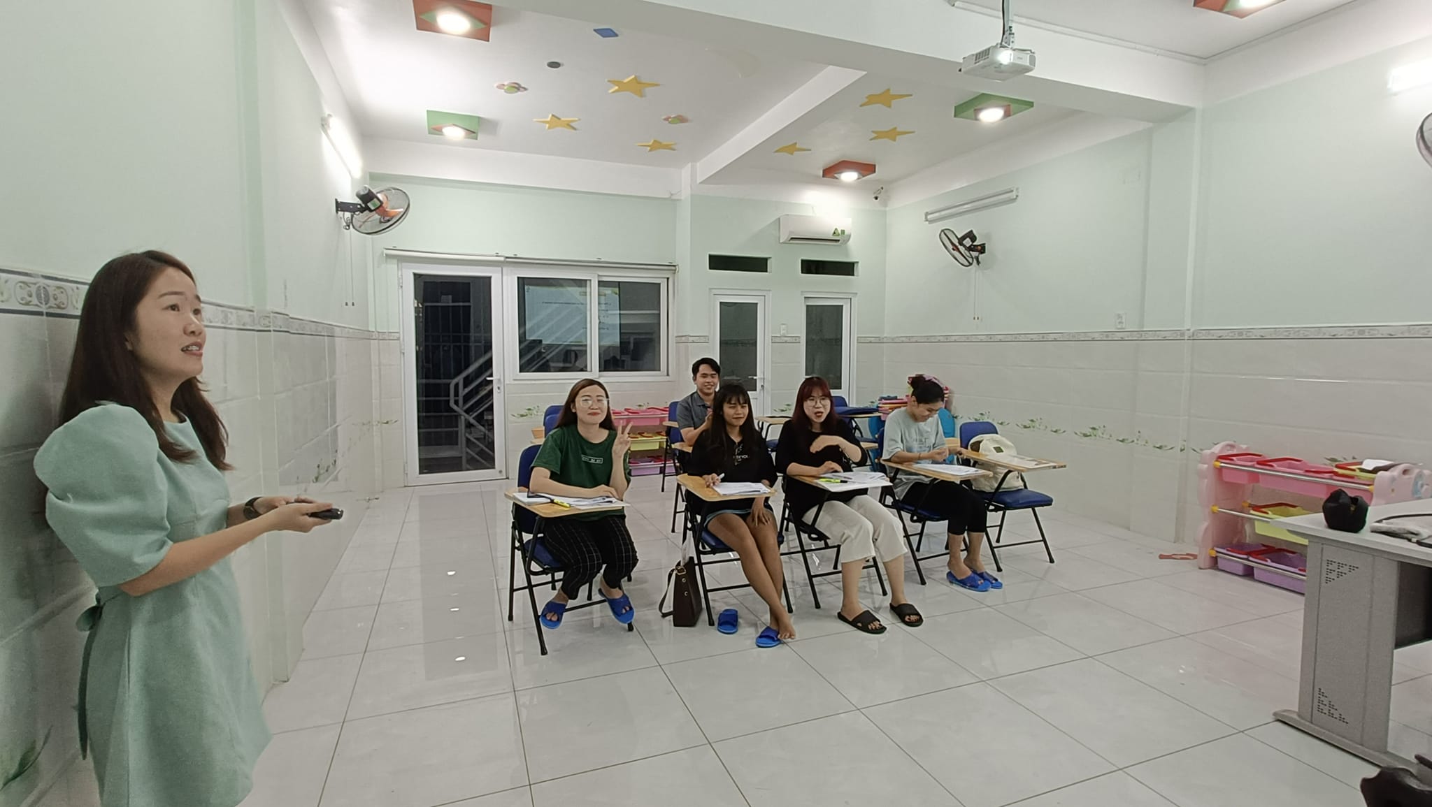 Một căn duy nhất làm trung tâm dạy học - Nhà mặt tiền Nguyễn Thị Đặng - Quận 12 1