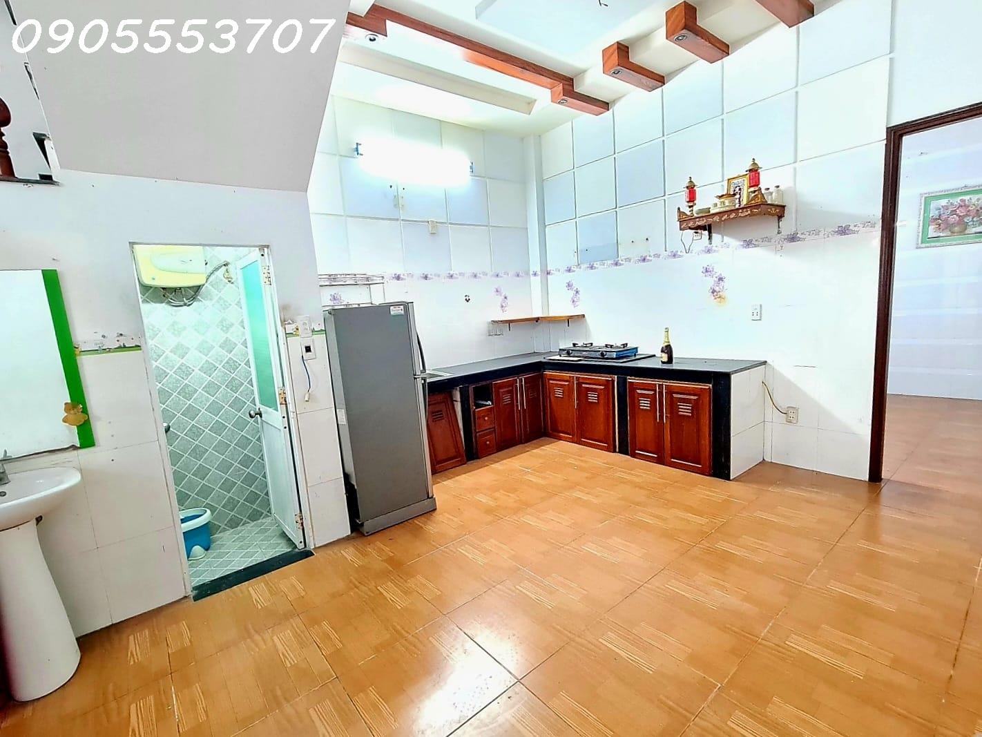 SIÊU RẺ chỉ hơn 2 tỉ - Nhà 3 tầng, Dt:70m2 đường HUỲNH NGỌC HUỆ, Thanh Khê, Đà Nẵng. 2