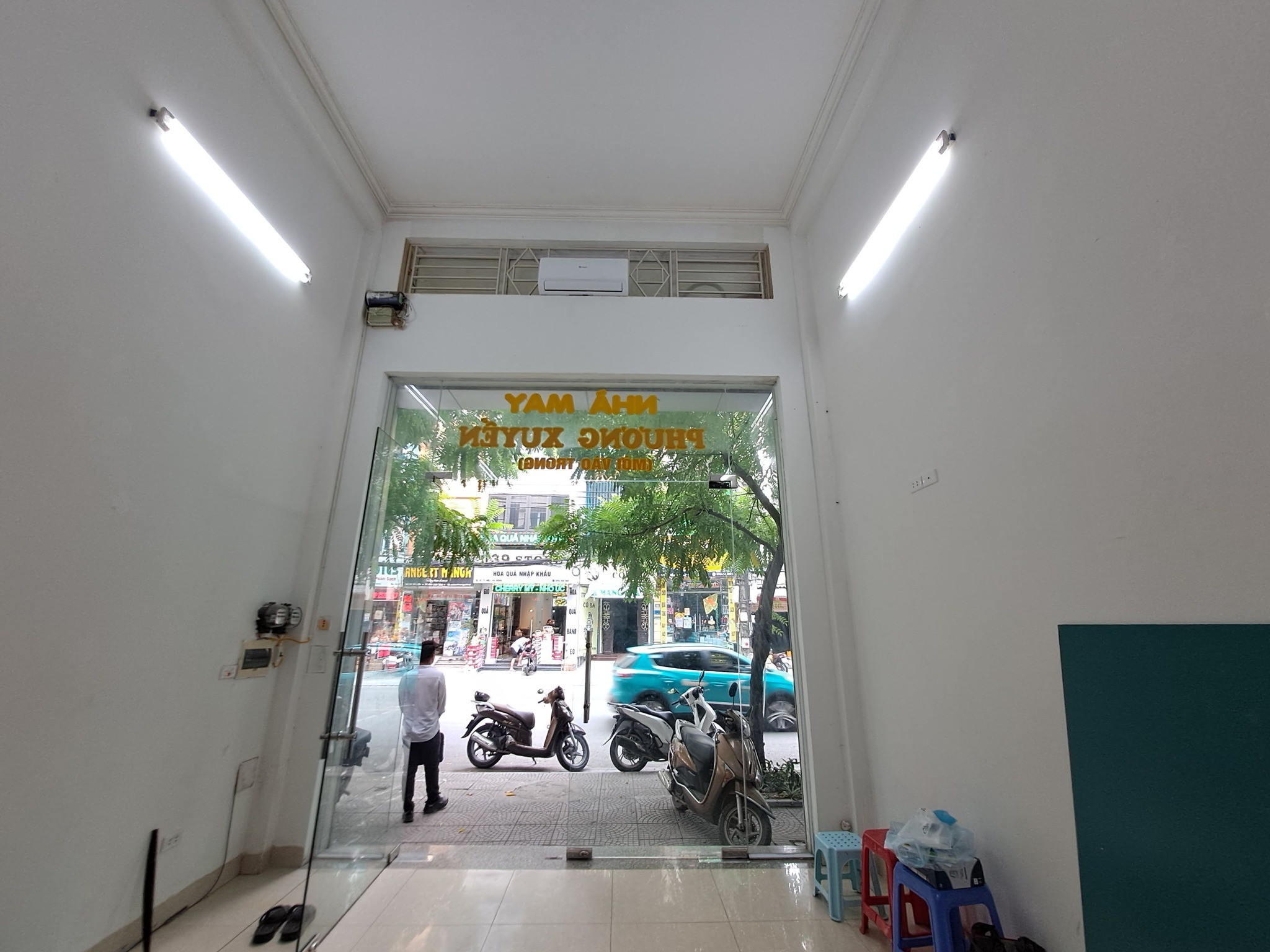Bán nhà mặt phố Hoàng Văn Thái 46m 5 tầng vỉa hè kinh doanh sầm uất 15 tỷ lh 0975124520 2