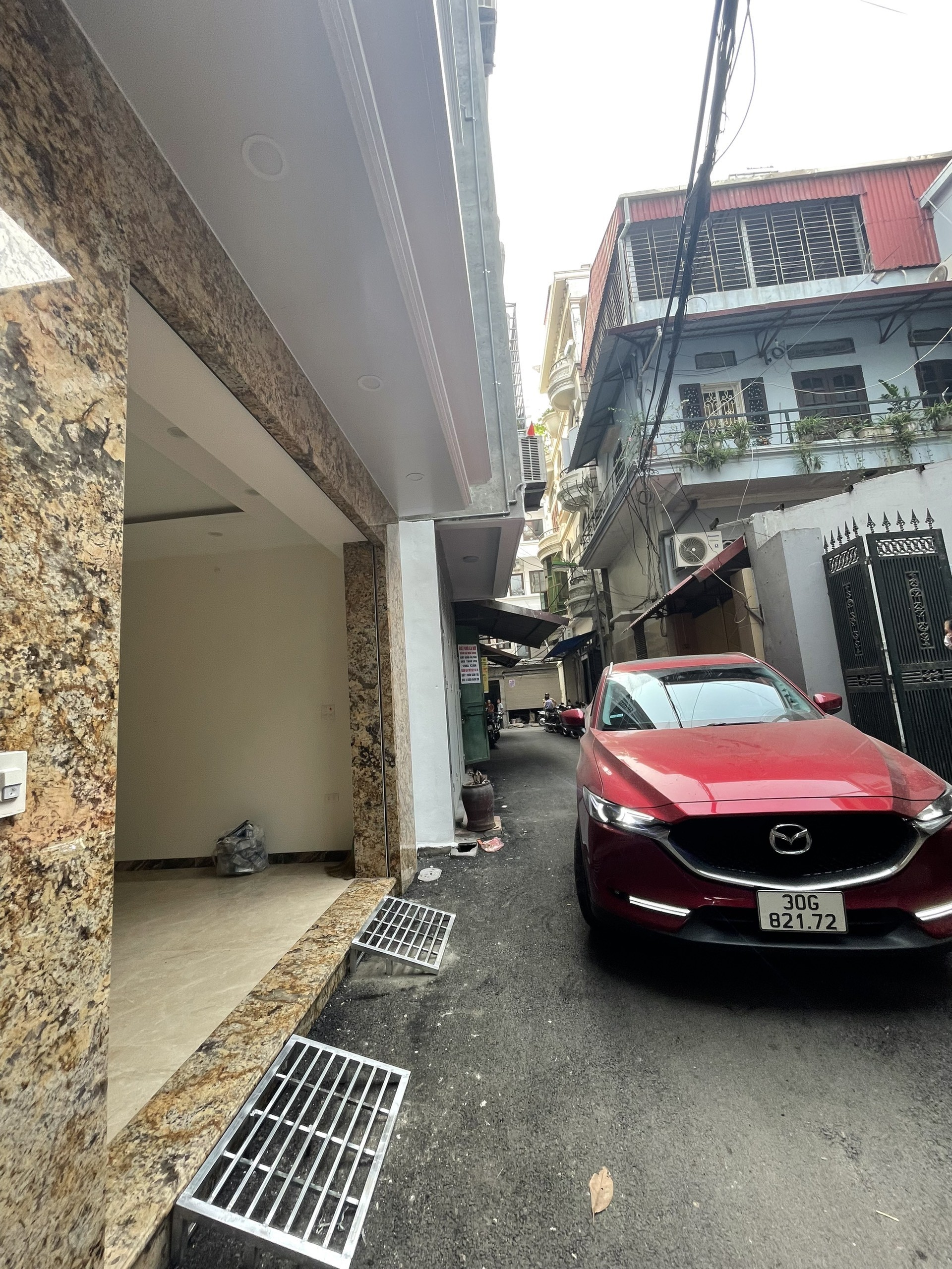 Nhà Võng Thị cạnh Hồ Tây 7T thang máy ô tô vào nhà, dân tự xây, 2 mặt thoáng trước sau, hơn 10tỷ 1