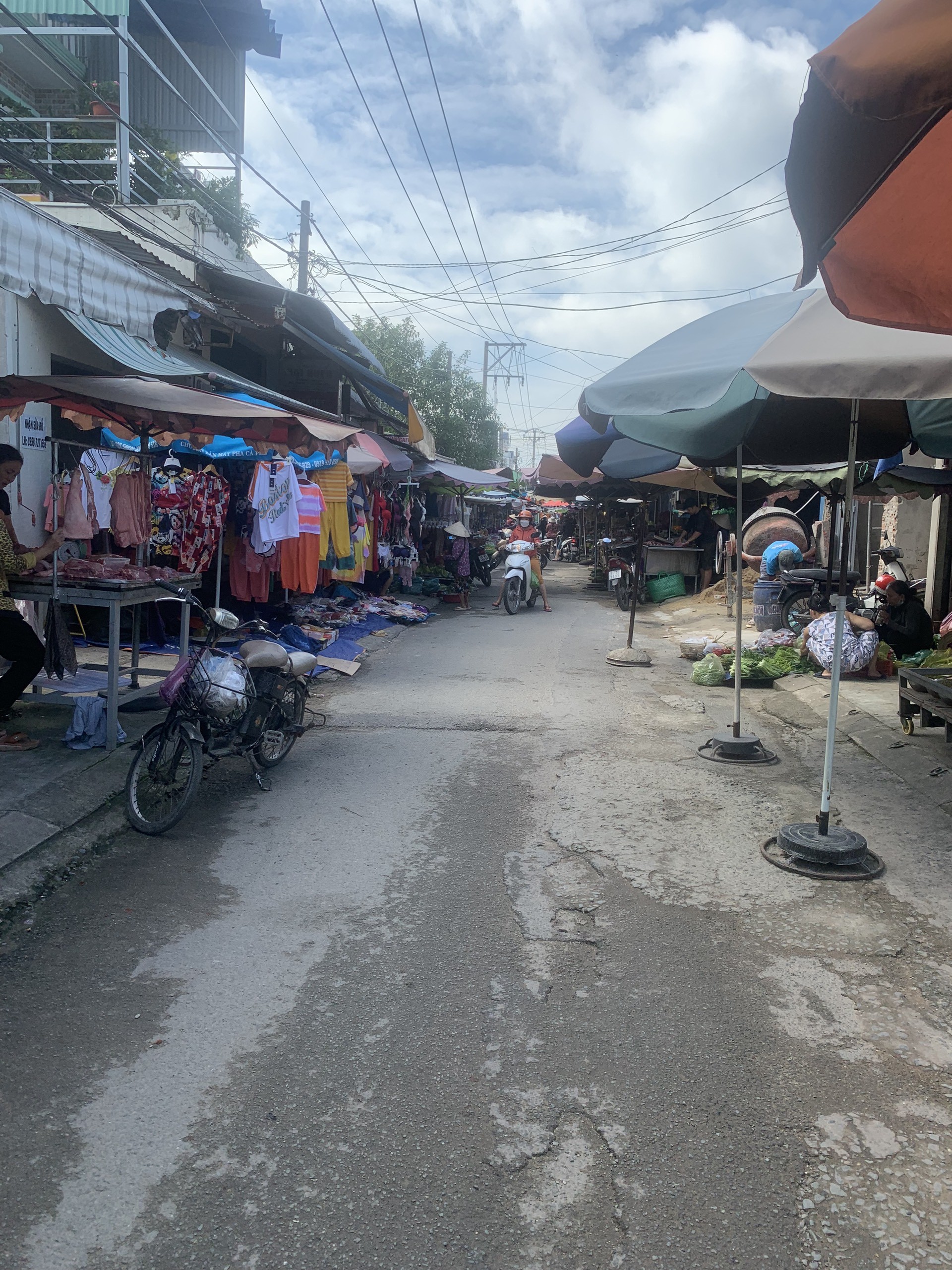 Kẹt Vốn cần bán gấp nhà đang kinh doanh tại chợ Liên ấp 123,Vĩnh Lộc B ,Bình Chánh 1