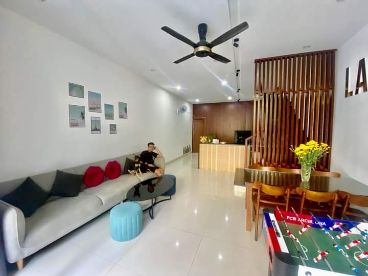 Cho thuê nhà 4 tầng 6 phòng ngủ cục đẹp đường Hoài Thanh- Khu Mỹ An gần Cầu Trần Thị Lý 5