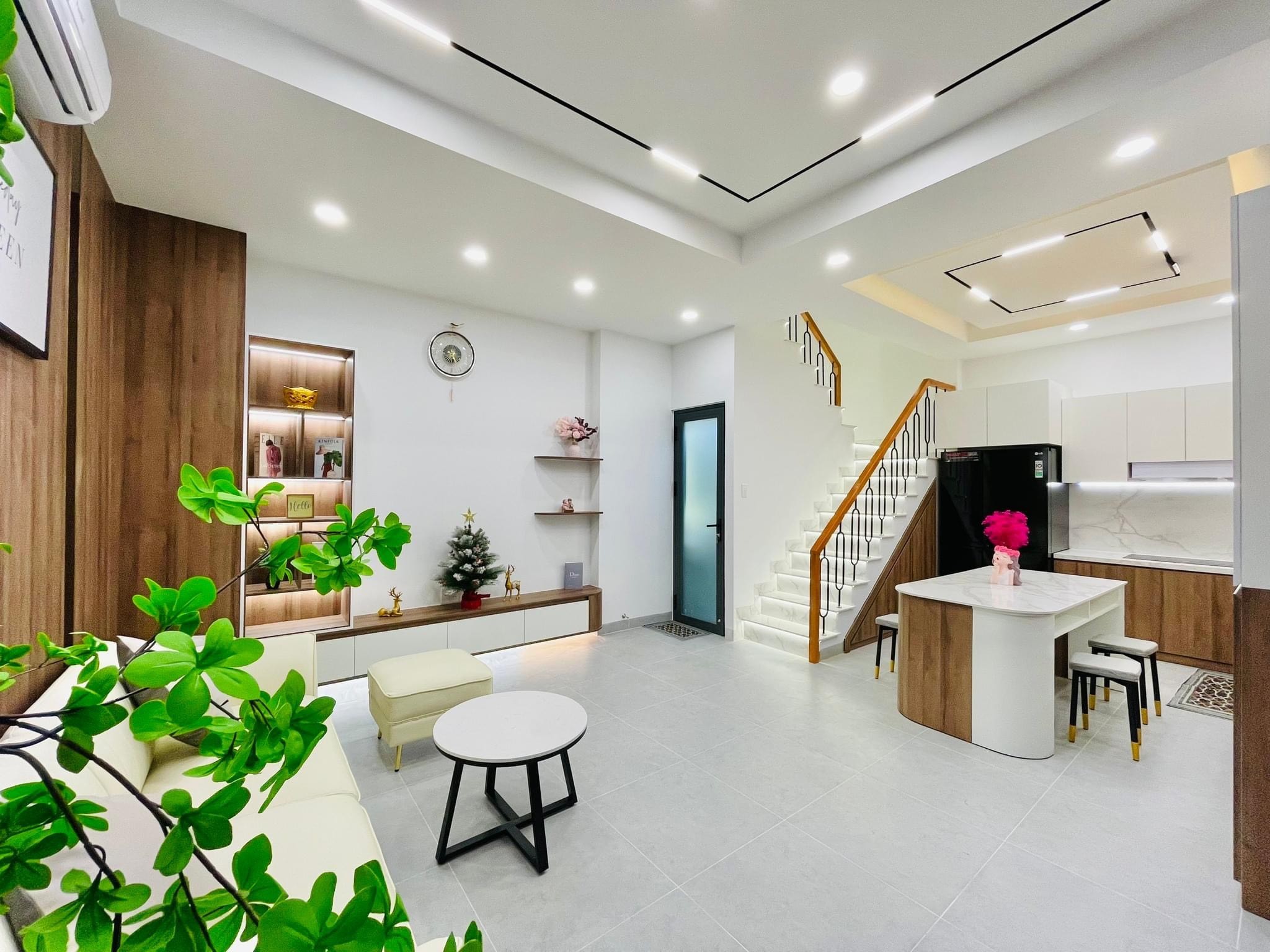 Bán nhà mới đẹp 4 tầng BTCT Hoàng Hoa Thám, Phú Nhuận. Ngang khủng 7,5m không QHLG. Giá 7,18 tỷ. 2