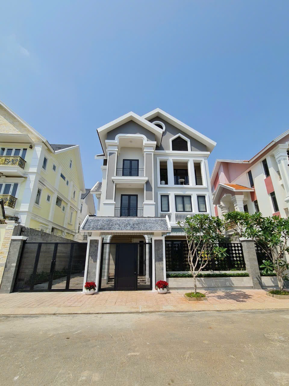 Cần bán Biệt thự đường Đỗ Xuân Hợp, Phường An Phú, Diện tích 270m², Giá 33 Tỷ