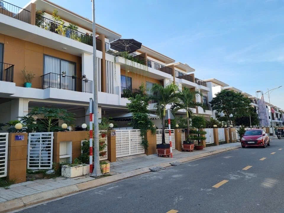 Cần bán Nhà mặt tiền dự án Thăng Long Home Hưng Phú, Diện tích 115m², Giá 8 Tỷ