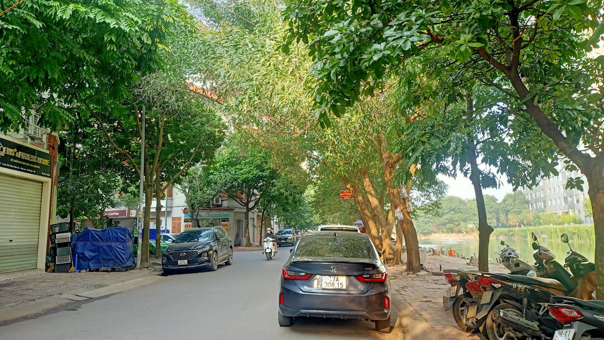 Cho thuê nhà phố Nguyễn Văn Lộc, DT 90m2 x 4 tầng, MT 5m.