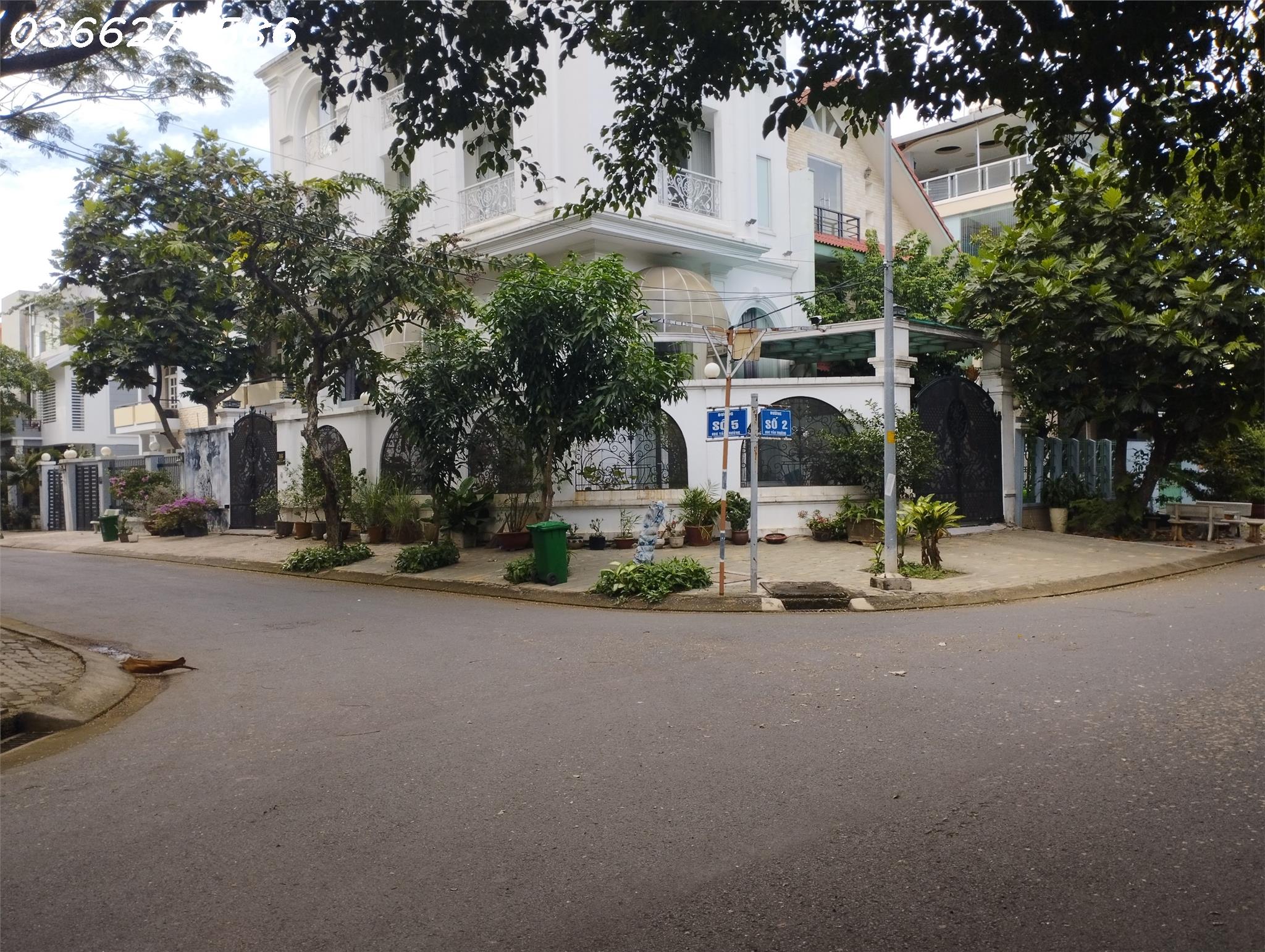 Bán nhà Mặt tiền khu Biệt Thự Tấn Trường, Phường Phú Thuận, Quận 7, ngang 12m dài 20m, 3 tầng, giá 2