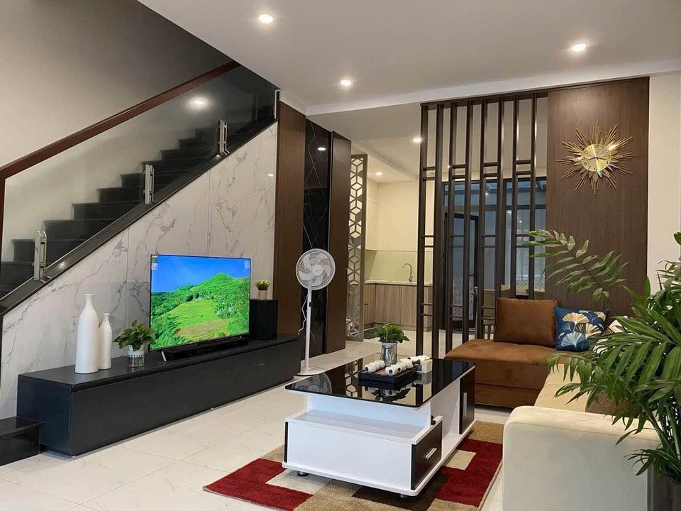 Chính chủ Bán căn Liền Kề 4 tầng Greenbay village 90m2 trung tâm Hùng Thắng, Bãi Cháy, Hạ Long.