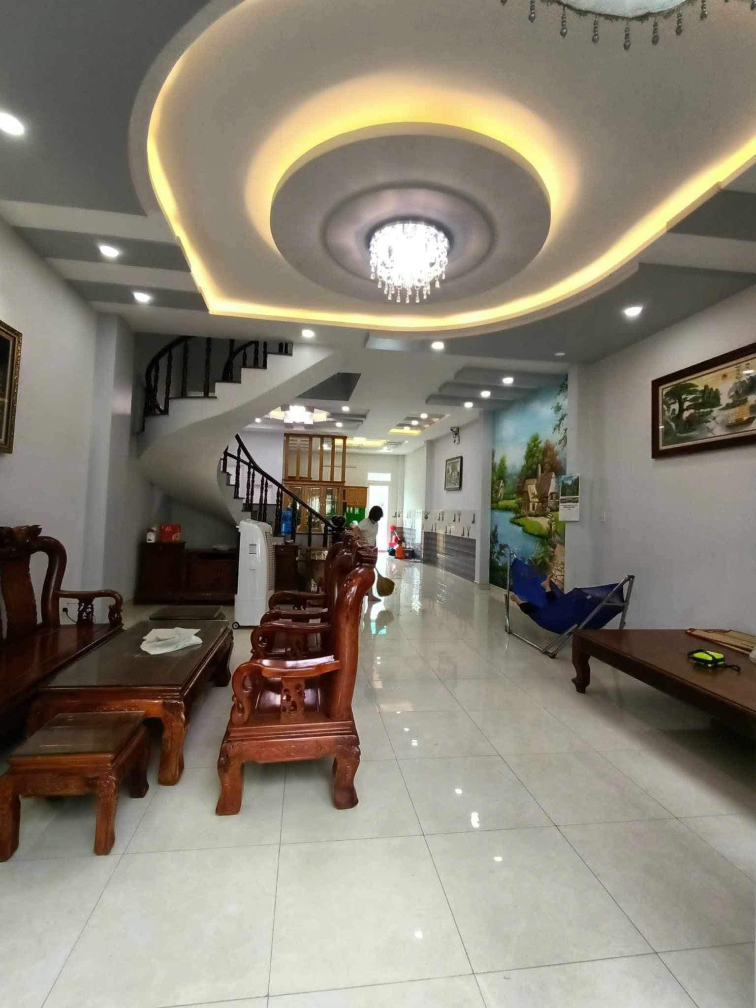 BIỆT THỰ SÂN VƯỜN SANG TRỌNG TẶNG NỘI THẤT, 145M2, SÁT MT LÊ THỊ LƠ. 3