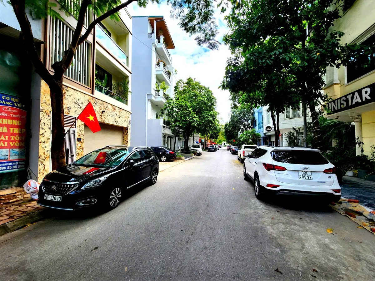 BÁN NHÀ ĐẸP- Ở LUÔN PHỐ KIM QUAN THƯỢNG, 50M2, 5 TẦNG,MẶT TIỀN 5.5M, 11.8 TỶ. LONG BIÊN. 5