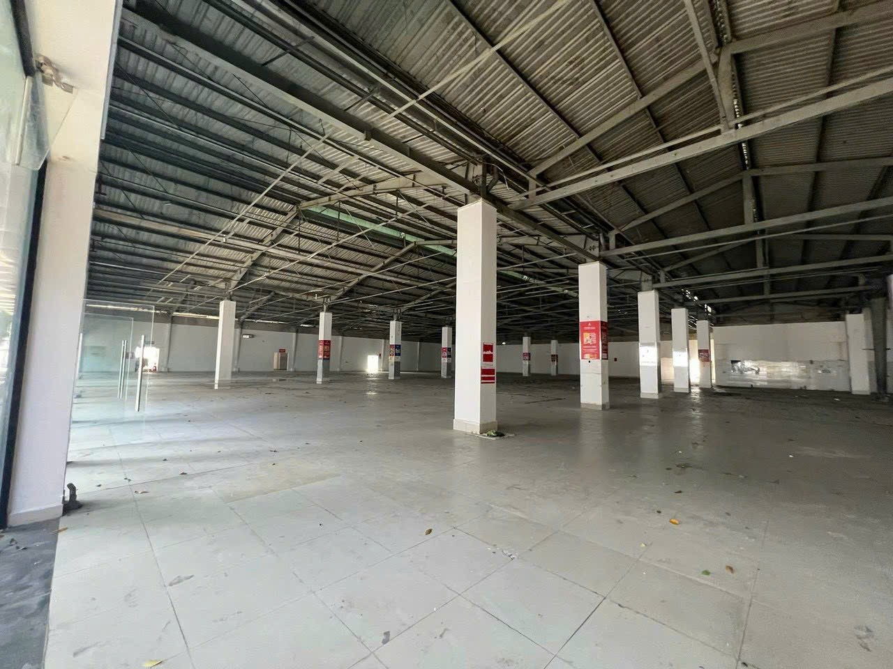 Cho thuê  Mặt bằng Phường 9, Tân Bình, Diện tích 1620m², Giá Thương lượng 3