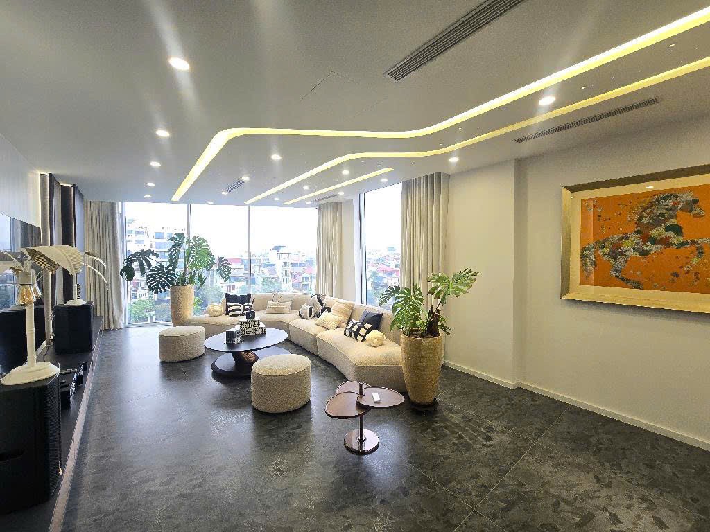 Cần bán bán nhà mặt tiền Đội Cấn, view hồ, 52m2, 8 tầng, MT 5.5m, 32 tỷ 5