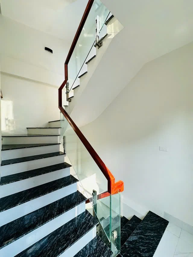 NHÀ MỚI PHỐ NGỌC THỤY- LONG BIÊN 7 TẦNG,THANG MÁY, Ô TÔ ĐỖ CỬA,35M2,MT 3.5M,9.8 TỶ. 4