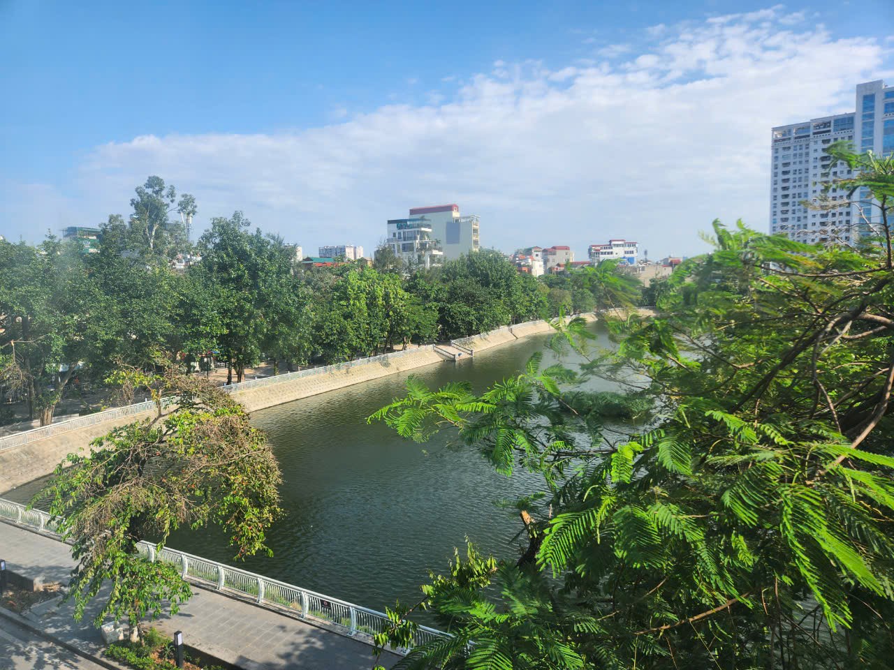 Cho thuê nhà 5 tầng mặt tiền 4m view Hồ Đắc Di, Đống Đa, Hà Nội 2