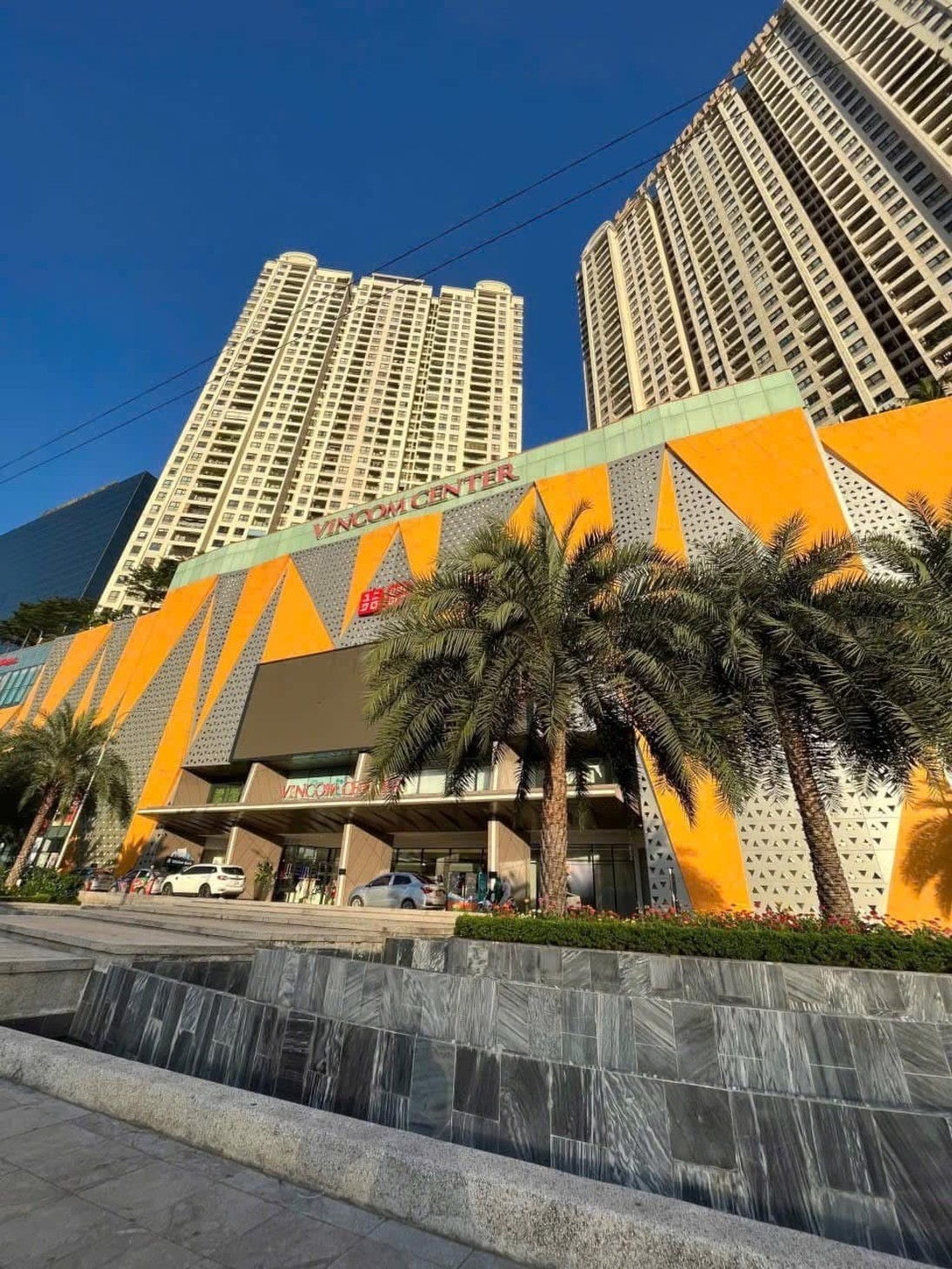 Cần bán gấp căn hộ VIEW HỒ Vinhomes D'Capitale tòa C6, giá tốt