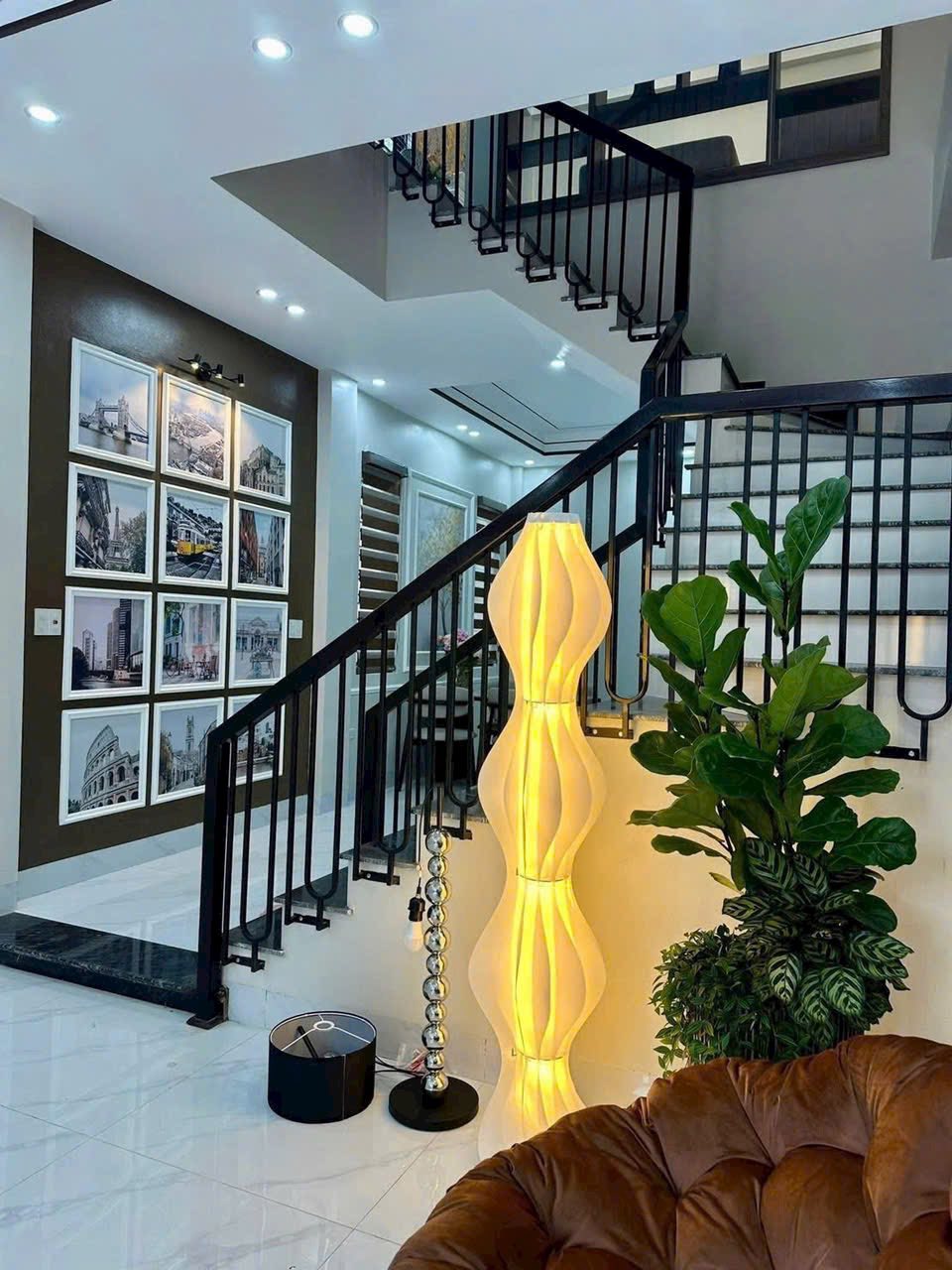 Bán nhà 4 tầng căn góc ngõ phố Nguyễn Hữu Cầu, ph Ngọc Châu, TP HD, 4 ngủ, đường to