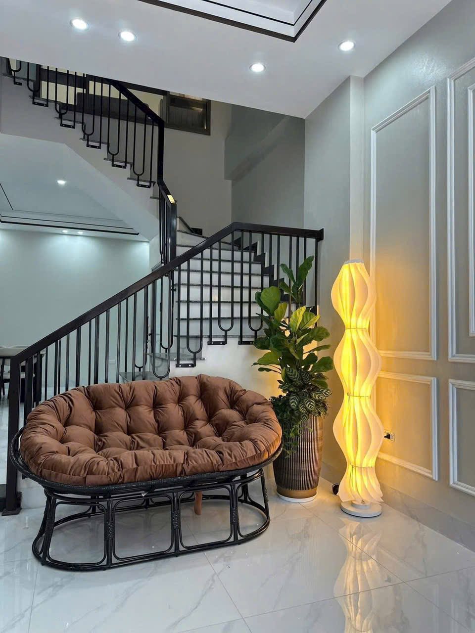 Bán nhà 4 tầng căn góc ngõ phố Nguyễn Hữu Cầu, ph Ngọc Châu, TP HD, 4 ngủ, đường to 5