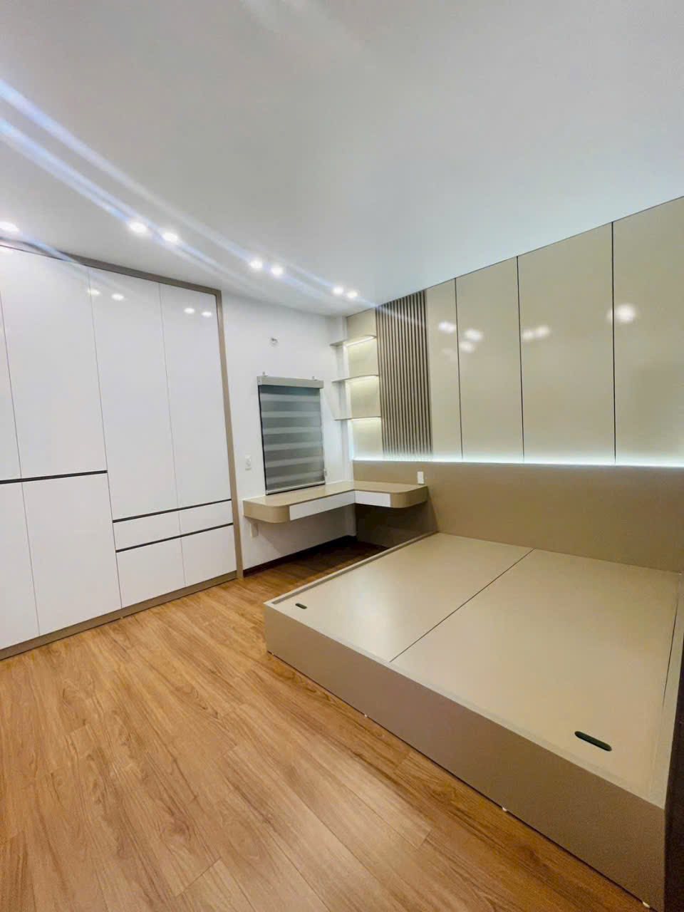 Cho thuê căn biệt thự View hồ khu Đông Nam Cường, TP HD, 240m2, 3 tầng, 4 ngủ, giá hợp lý 6