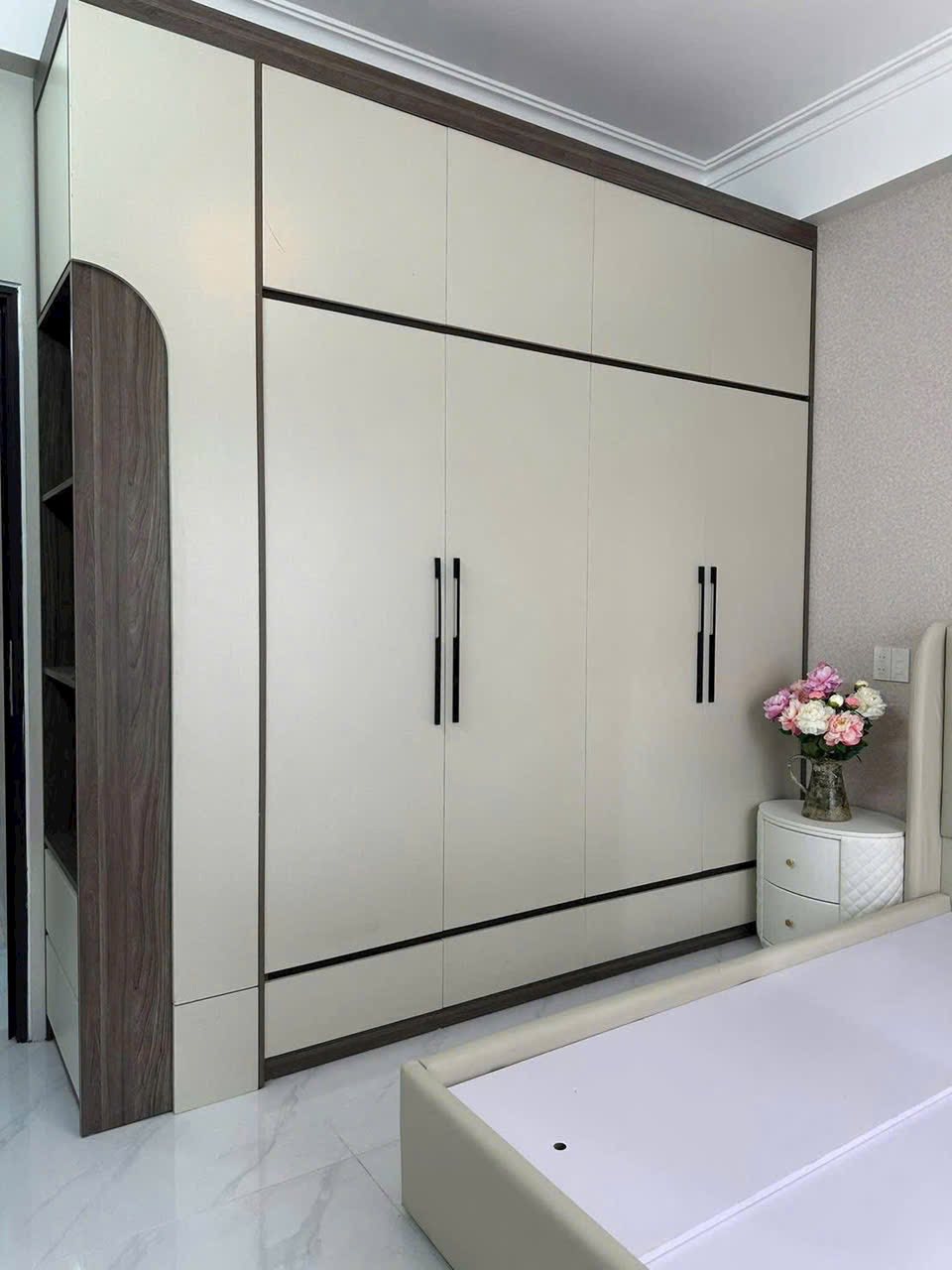 Bán nhà 4 tầng căn góc ngõ phố Nguyễn Hữu Cầu, ph Ngọc Châu, TP HD, 4 ngủ, đường to 6