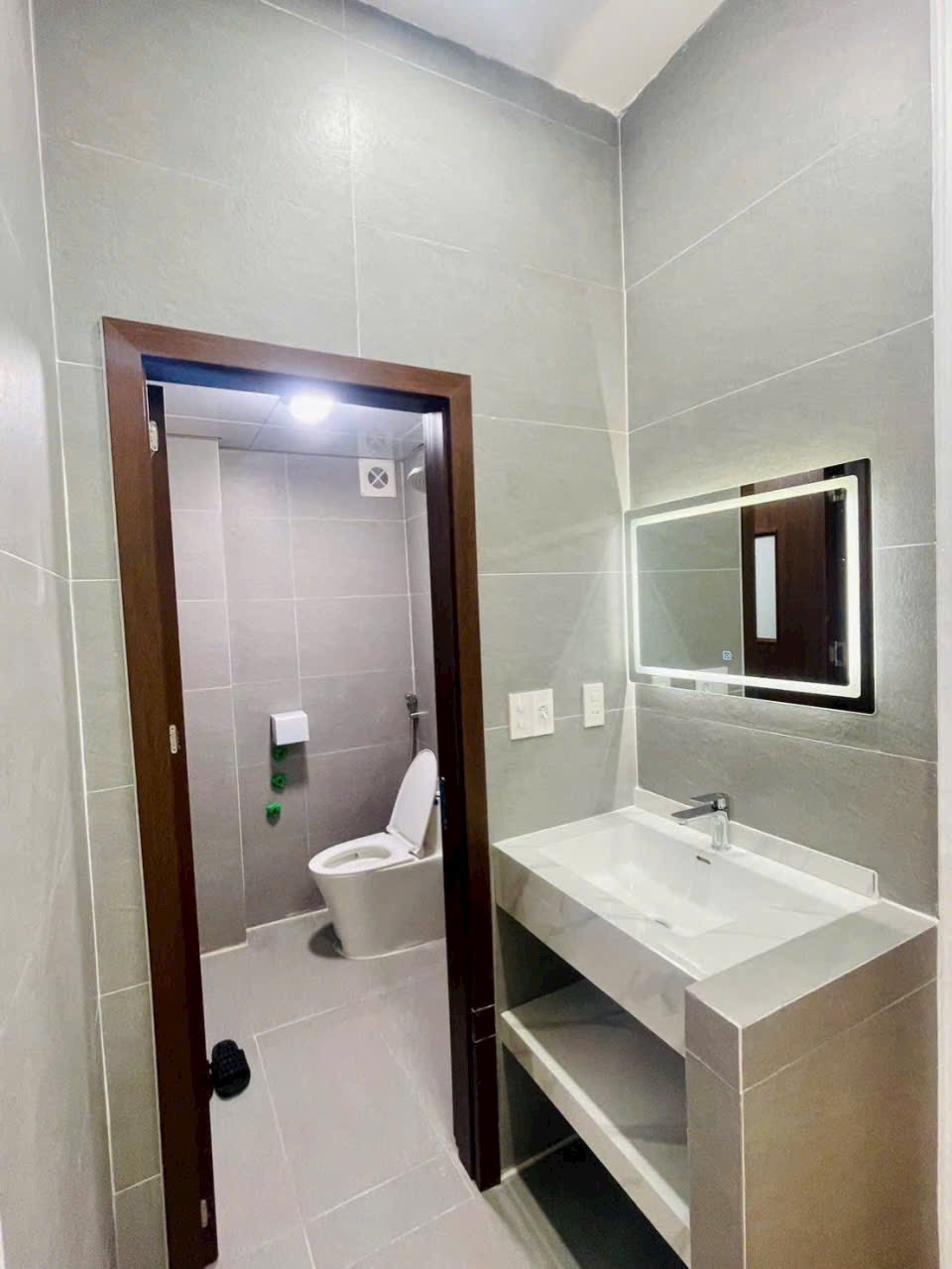 Cho thuê căn biệt thự View hồ khu Đông Nam Cường, TP HD, 240m2, 3 tầng, 4 ngủ, giá hợp lý 7