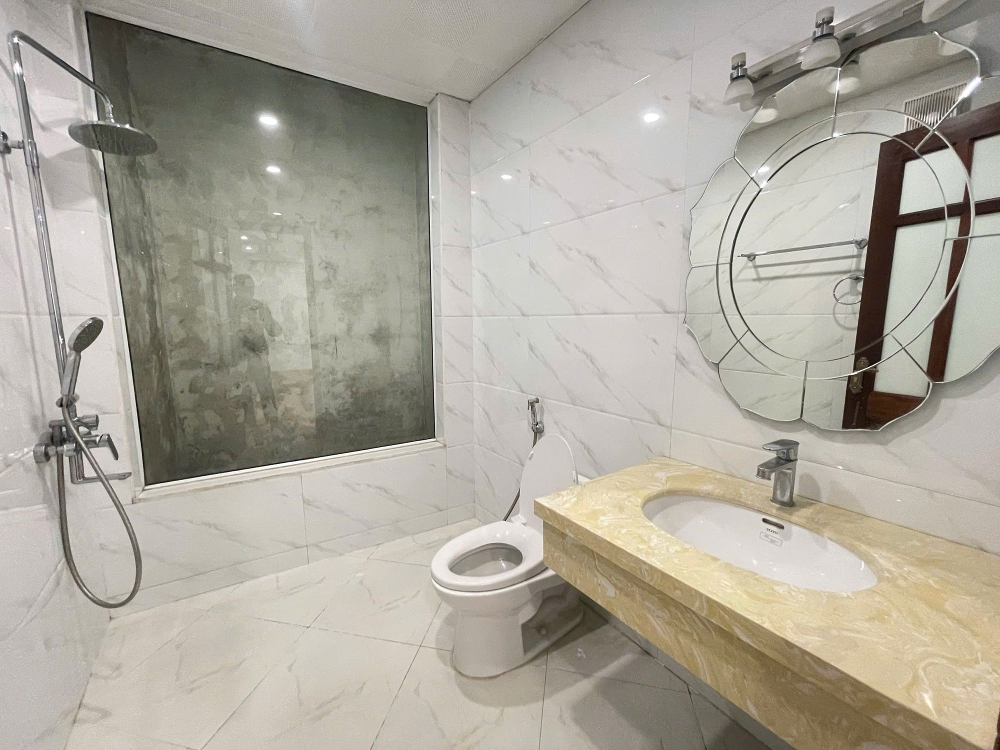 Mặt phố, 92,8m2, 9 tầng, mặt tiền 5,5m Ngã Tư Sở, Đống Đa, 39 tỷ 750. 6