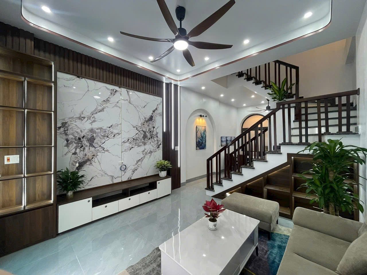 Bán nhà 3 tầng ngõ phố Cầu Cốn, ph Hải Dương, Tây Hải Phòng, 40m2, 3 ngủ, 2 vs, chỉ 2.48 tỷ