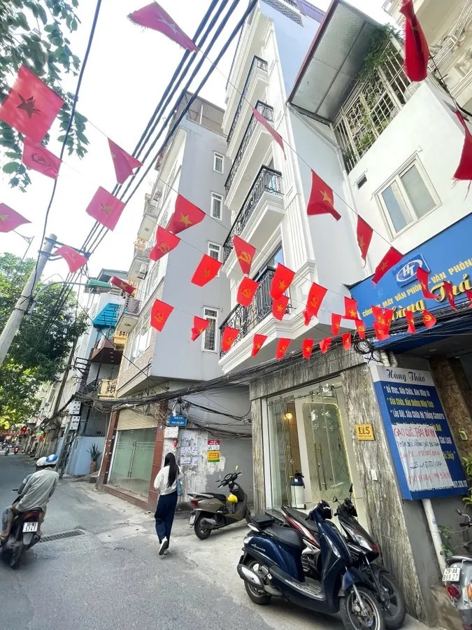 MP CỰ LỘC - HOA HẬU LÔ GÓC - 7 TẦNG THANG MÁY - VIEW ROYAL CITY - 20 TỶ