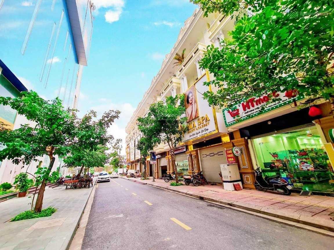 Chính chủ bán nhà phố 5 tầng khu Như Quỳnh Center, đã hoàn thiện: 0835459289