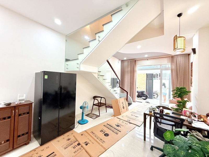 Bán nhà Thủ Đức, Linh Đông, đường số  24. DT 52m2, 4 tầng, 4PN, SH, giá 6.68  tỷ. 2