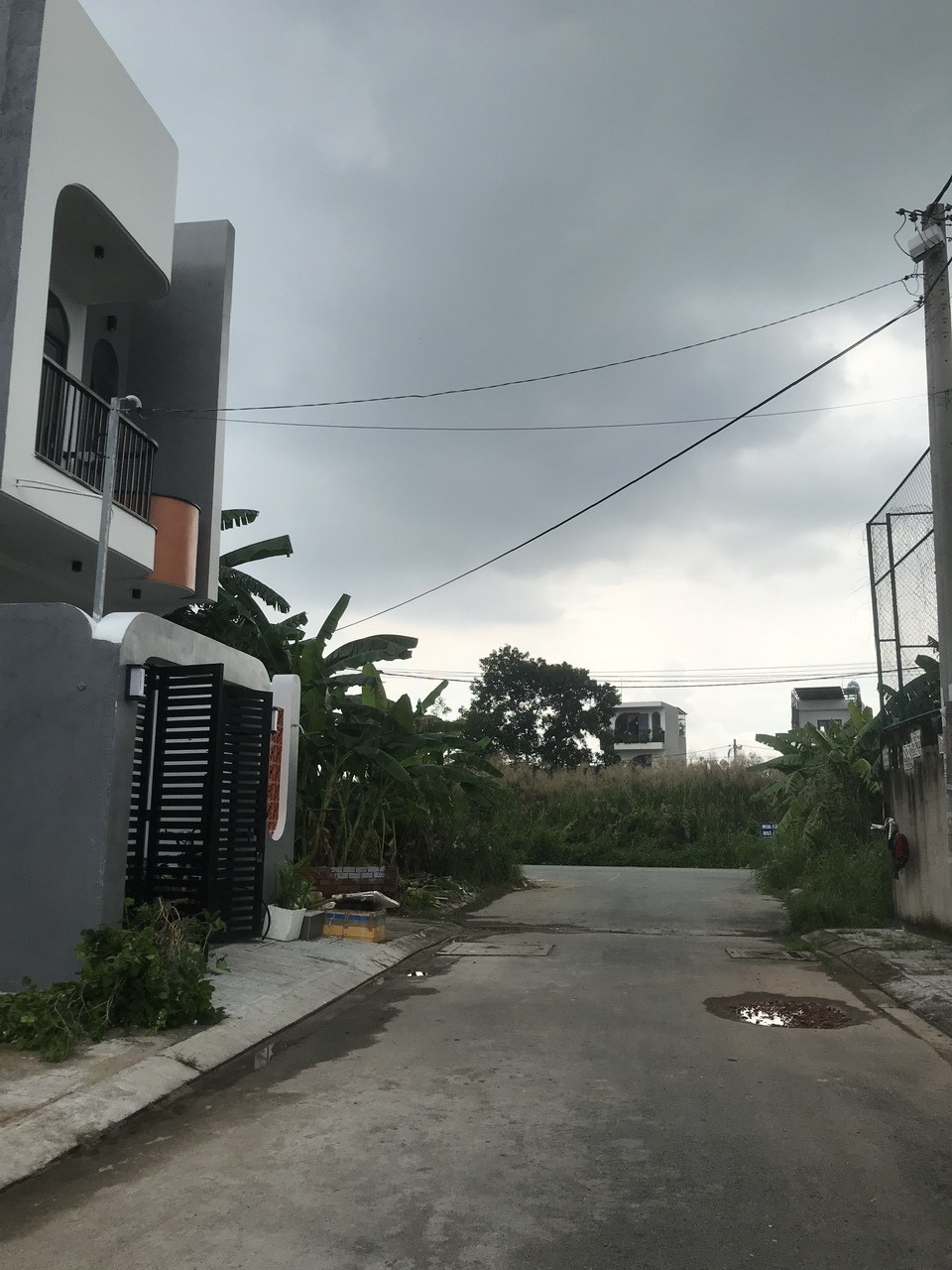 Nhà Bán, Bưng Ông Thoàn, Khu CNC hẻm nhựa ô tô 3 tầng, 4,2x16, 6 tỷ nhỉnh 3