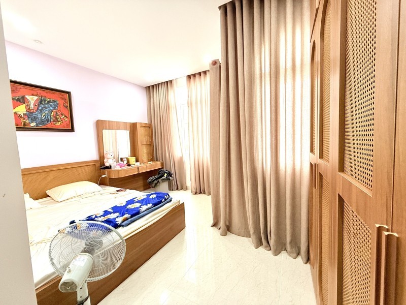 Bán nhà Thủ Đức, Linh Đông, đường số  24. DT 52m2, 4 tầng, 4PN, SH, giá 6.68  tỷ. 4