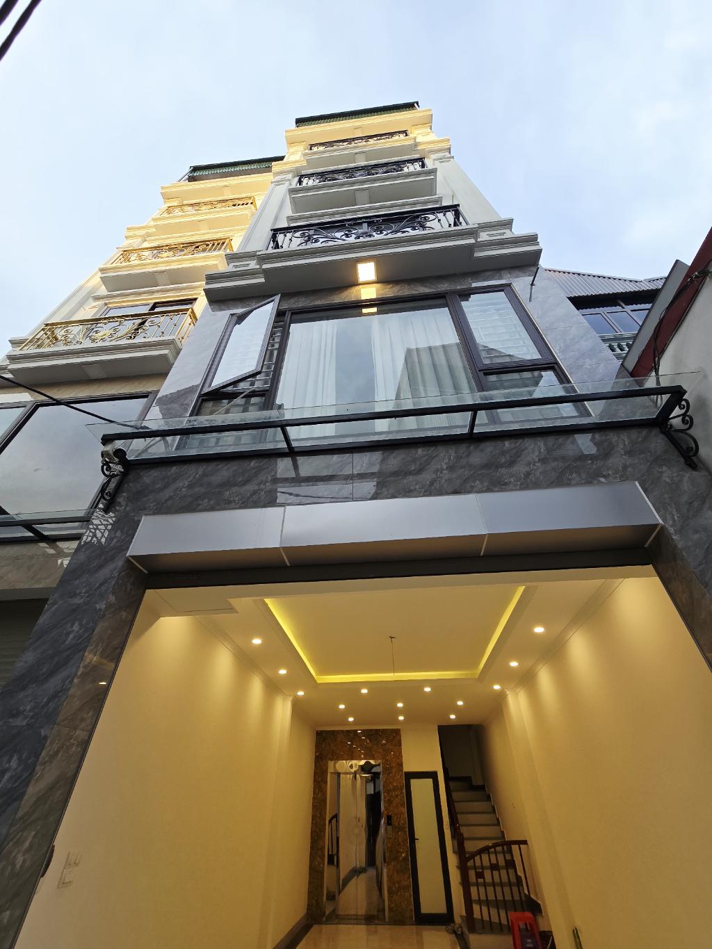 Bán nhà thạch bàn, 45m x 6T gara thang máy kinh doanh nhỏ, giá chỉ nhỉnh 11 tỷ còn tl. LH