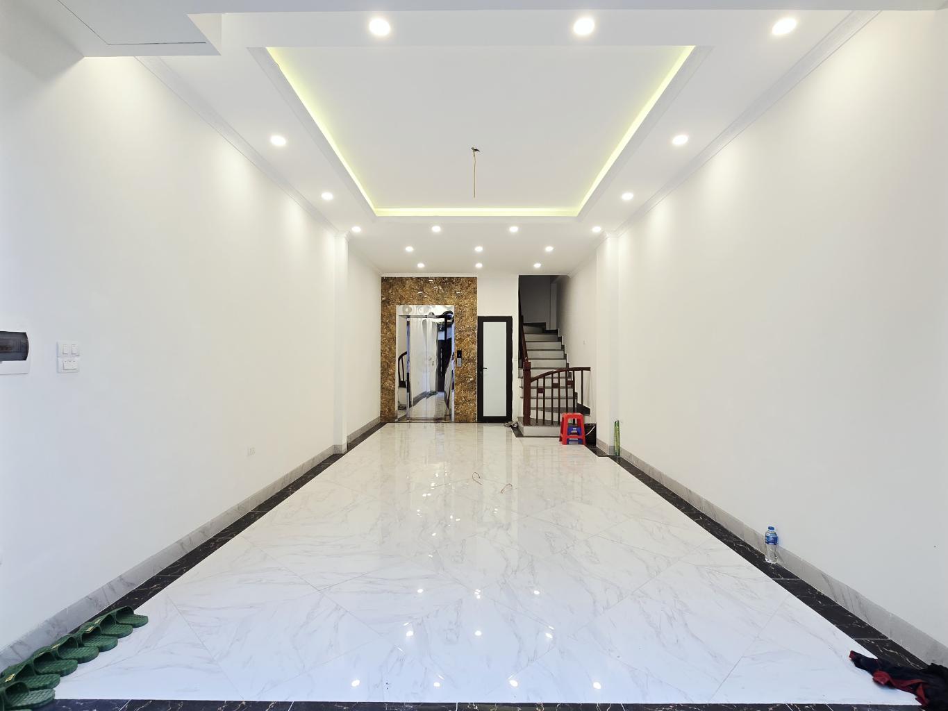 Bán nhà thạch bàn, 45m x 6T gara thang máy kinh doanh nhỏ, giá chỉ nhỉnh 11 tỷ còn tl. LH 2