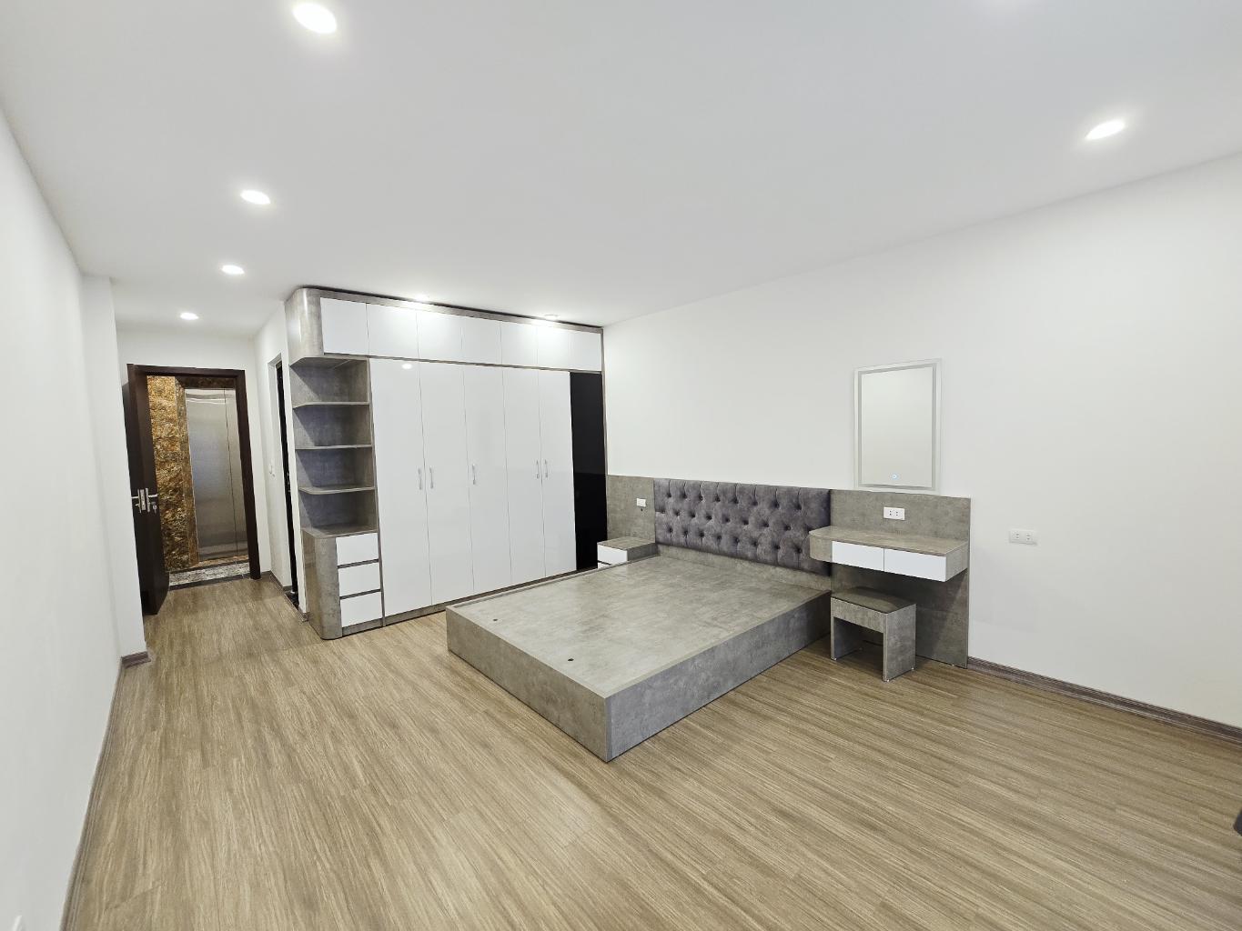 Bán nhà thạch bàn, 45m x 6T gara thang máy kinh doanh nhỏ, giá chỉ nhỉnh 11 tỷ còn tl. LH 3