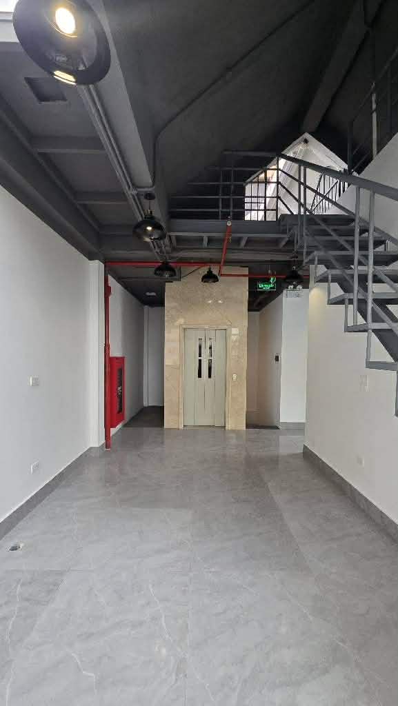 liền kề lô góc Thạch Bàn, 145m x 5 tầng, mặt tiền 22m, vỉa hè rộng, 2 mặt đường 13m 5