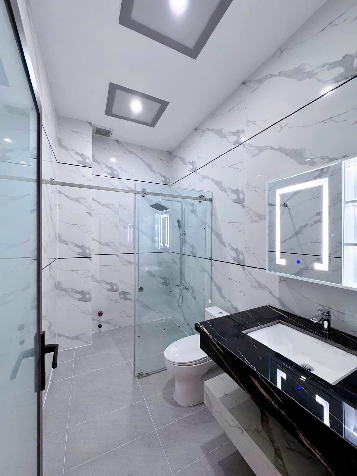 Cần bán Nhà mặt tiền Phường Tương Bình Hiệp, Thủ Dầu Một, Diện tích 120m², Giá 2.4 Tỷ 2