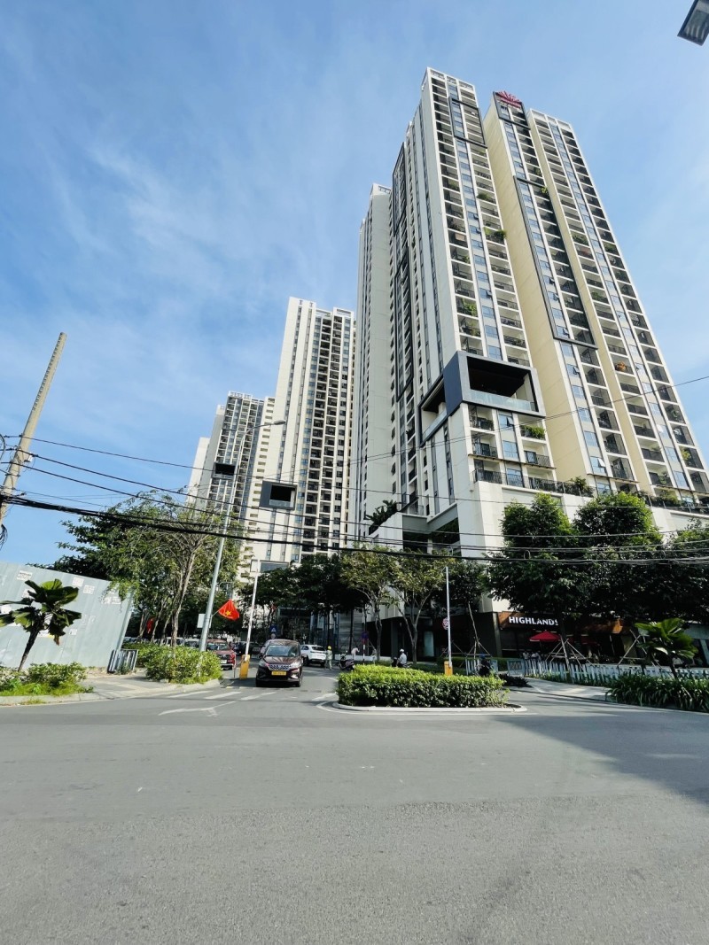 Bán nhà hẻm 8m CMT8-cạnh Hà Đô-ngang 4.5m-4PN-nhà mới+thang máy-giá tốt